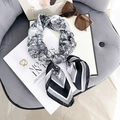 Carré de soie élégant motif Toile de Jouy noir et blanc avec bordure rayée - Naturel Avec Bord Noir