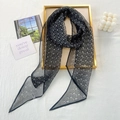 Retro schwarzer Chiffonschal mit grauem geometrischem Druck an Goldrahmen Deko - Schwarz