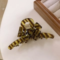 Bow-shaped hair claw clip in tortoise shell brown and olive green acetate finish - Striped Coffee - 10.8cm