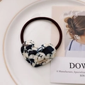 Élastique à cheveux avec breloque cœur marbré noir et blanc et cordon marron robuste - Imprimé vache