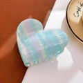 Minimalistische herzförmige Haarklammer aus Acetat mit schimmerndem blau-violettem Farbverlauf - 8.6cm / Blau