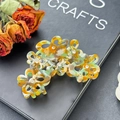 Pinza per capelli a fiore in acetato con motivo marmorizzato e piccoli strass - Verde e Marrone