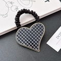 Coletero elegante negro con un gran colgante de corazón acolchado con borde dorado - 6.4CM / Goma Corazón Azul