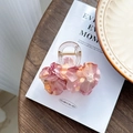 Pinza per capelli con fiori di camelia in chiffon rosa e acrilico trasparente chic - Medio / Rosa Pesca