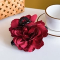 Elegante pinza per capelli con grande fiore di seta bordeaux e perline sottili - Rosso