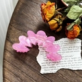 Elegante pinza per capelli a farfalla rosa perlata su superficie in legno vintage - Rosa Rosso Iridescente (8.8cm)