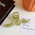 Minimalist light green wavy hair claw clip in translucent acrylic with gold spring - Large / Light Green