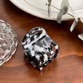 Pince à cheveux élégante en acétate de cellulose à motif marbré avec lettrage doré - Noir et Blanc (3.5cm)