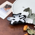 Elegante molletta per capelli in acetato ondulata con motivo astratto bianco e nero - Nero a Pois (8.4cm)