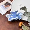 Molletta per capelli a farfalla in acetato azzurro con macchie blu scuro di design - Blu a Pois (8.4cm)