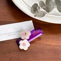 Violetter Acetat-Blumen-Haarclip mit funkelnden Strasssteinen auf elegantem Tisch - Lila-5cm