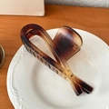 Elegant tortoiseshell hair claw clip with vintage heart-shaped crossover design - Gray Brown-12cm
