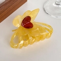 Schmetterling-Haarklammer aus gelbem Acetat mit rotem Herz-Detail für Damen - Gelb