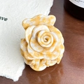 Eleganter Haarklammer mit Rosenblüte aus Acetat in Elfenbein-Marmor und 3D-Design - Kaffee (4.7cm)
