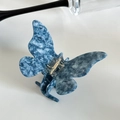 Eleganter Schmetterling-Haarclip mit blauem Marmormuster aus Acetat und robuster Metallfeder - Marmor Blau / 7cm