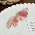 Eleganter gewellter Essigsäure-Haarclip mit rosa und cremefarbener Marmorstruktur - Rosa Weiß
