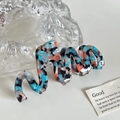 Haarklammer mit blauem Marmormuster aus Acetat in Wellenform mit S-Kurven-Design - Groß / Blauschwarz