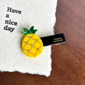 Fermaglio per capelli ad ananas in acetato giallo con strass e logo dorato - Ananas