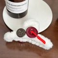 Pinza per capelli in peluche bianco con accenti di bottoni grigi e bordeaux - Bianco