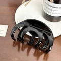 Glossy black large claw clip for thick hair displayed on a ceramic plate - Black-10cm