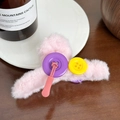 Pince à cheveux rose en peluche avec boutons décoratifs pour un style d'hiver mignon - Rose Clair