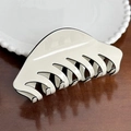 Große Acetat-Haarklammer in Cremeweiß mit schwarzem Rand und glänzendem Finish - Weiß Groß - 11.6cm