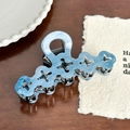 Große hellblaue Haarklammer mit Marmormuster aus Acetat und Kleeblatt-Ausschnitt - 10cm / Blau