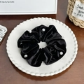 Elegante coletero de terciopelo negro con perlas blancas vintage para mujer - Coletero Negro