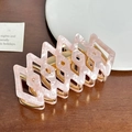 Pinza per capelli in acetato marmorizzato rosa con design geometrico a rombi - 9.7cm / Rosa Pallido Iridescente