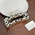Pinza de pelo rectangular con estampado de vaca en blanco y negro y resorte dorado - Cuadrado Grande - 125 Cm