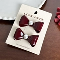 Paire de barrettes à nœuds rouge vin avec perles blanches sur carte de présentation - Lot de 2 / Barrette Rouge Foncé