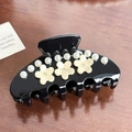 Elegante pinza per capelli nera con fiori crema e perle per lo styling dei capelli - Grande Pinza a Granchio con Fiore Nero