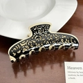 Elegante grote zwart-witte haarklem met uitgehold abstract kantpatroon voor dames - Zwart Groot Model