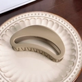 Pinza per capelli a mezzaluna cachi opaco per acconciature eleganti su piatto ceramica - Grande / Marrone