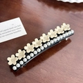 Elegante pinza per capelli nera con fiori di acetato beige e perle artificiali - Fermaglio per Capelli con Fiore Nero a Molla