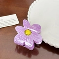 Pastellfarbene lila Blumen-Haarklammer mit Marmortextur und gelber Mitte für Frauen - Lila Blume Haarkralle