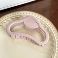 Grande molletta per capelli rosa opaco con molla in metallo su un piatto di ceramica - Rosa Irregolare - 11.5cm