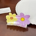 Haarklammer mit pastellfarbenen Blumen in Gelb und Lila auf perlmuttheller Basis - Gelb-Lila Doppelte Blume Haarkralle