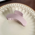 Minimalist matte Morandi pink hair claw clip in a vintage ceramic plate on wooden table - Pink Curved - 8.3cm