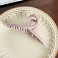 Elegant large matte pink shark hair claw clip in Morandi style on a ceramic tray - Pink Ribbon - 12.8cm