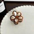 Floral claw clip in amber and pearlescent white resin with a vintage polished finish - Small / 4.5CM / Grey Gold