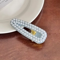 Elegante fermaglio per capelli con perle azzurre e base dorata su piatto di ceramica - 6.6cm / Blu