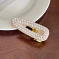 Elegante fermaglio per capelli con perle, base in resina crema e clip a becco d'anatra - 6.6cm / Beige