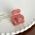 Mini pince à cheveux en acétate rose gelée sur un plateau en céramique blanc - Rose Rose - 3.3cm