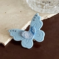 Fermaglio a farfalla in acetato blu con cuore di marmo e cristalli lucenti - 5.1cm / Blu