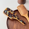 Bamboo hair brush with tortoiseshell resin back and scalp massaging air cushion - 25cm / Blue Brown