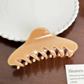 Pince à cheveux en acrylique pailleté marron caramel pour chignons sur table en bois - Style Pince Requin (11cm) / Orange