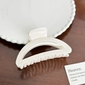 Pince à cheveux demi-lune crème élégante avec paillettes subtiles sur fond en bois - Style Demi-cercle (9.5cm) / Blanc Cassé