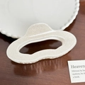 Pince à cheveux élégante en résine blanc ivoire avec paillettes argentées et design ondulé - Style Nuage (11.1cm) / Blanc Cassé