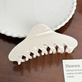 Pince à cheveux crème élégante avec finition pailletée sur fond en bois rustique - Style Pince Requin (11cm) / Blanc Cassé
